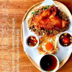 เซ็ทกะเพราไก่หน้าสะโพก+น่องไก่ทอด ไม่มีกระดูก