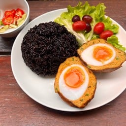 H5/ ข้าวไรซ์เบอรี่ทอดมันอกไก่ยัดไส้ไข่พระอาทิตย์