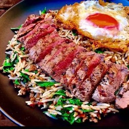 เซ็ทมินิ กะเพราหน้าเนื้อสเต็กโคขุน