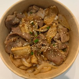 ข้าวหน้าหมูผัดซอสมิโซะ