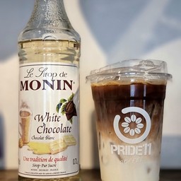 White chocolate macchiato ไวท์ช็อคมัคคิอาโต้ (20 oz.)