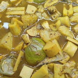 ขนมจีนแกงไตปลาผสมแกงกะทิ