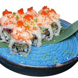 ข้าวห่อสาหร่าย ท๊อปด้วย หอยเชลล์สไปซี่ ไส้ผักสลัด แตงกวา กุ้งต้ม