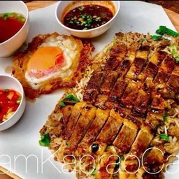 เซ็ทกะเพราเนื้ิอหน้าเนื้อเสือวากิวย่าง จิิ้มแจ่ว