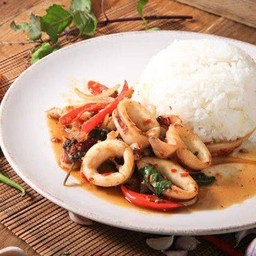 ข้าวกะเพราปลาหมึก