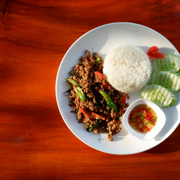 ข้าวกะเพราเนื้อ