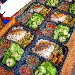 ข้าวพร้อมน้ำพริกปลาทู