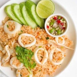ข้าวผัดปลาหมึก