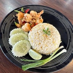 ข้าวผัดกุ้งคั่วพริกกระเทียม