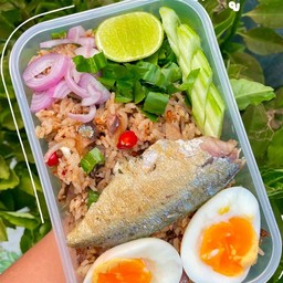 ข้าวขยำปลาทู.หรือปลานิลพร้อมไข่ต้ม
