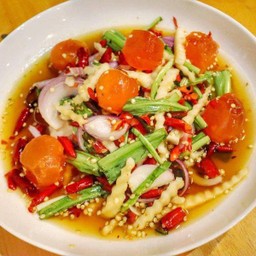 3 ยำไข่แดง สายบัว