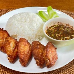 ข้าวปีกกลางทอดน้ำจิ้มแจ่ว