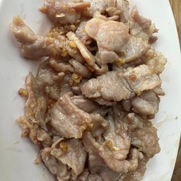 หมูกระเทียม