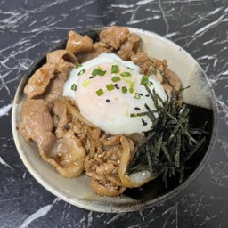 ข้าวหน้าเนื้อซีอิ๊วญี่ปุ่น+ไข่ออนเซน