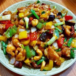 ไก่ผัดเม็ดมะม่วง