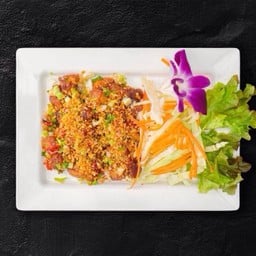 หมูสามชั้นคั่วพริกเกลือ (Stir-Fried Pork With Chili And Salt)