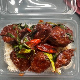 ผัดพริกแกงปลาดุกกรอบ