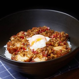 ข้าวหมูกรอบคั่วพริกเกลือไข่ออนเซ็น