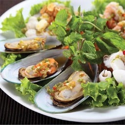 ยำสี่แซบ