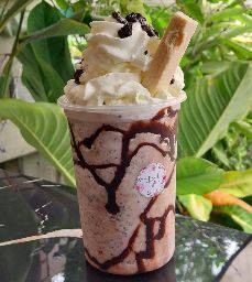 นมหมี ดับเบิ้ลโอริโอ้ปั่น+วิปปิ้งครีม