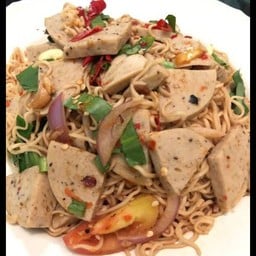 ยำมาม่าหมูยอ