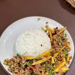 ผัดกะเพราหน่อไม้หมูสับ