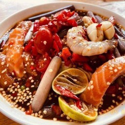 14 ยำแซลมอนกุ้ง สายบัว