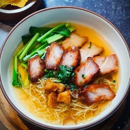 บะหมี่เกี้ยวหมูแดง