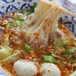 เส้นเล็กต้มยำ