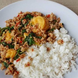 กะเพราหมูสับ  ใส่เต้าหู้ไข่