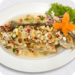 ปลากระพงทอดสมุนไพร