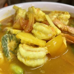 แกงส้มกุ้งชะอมไข่