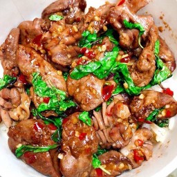 ข้าวกะเพรากึ๋นไก่