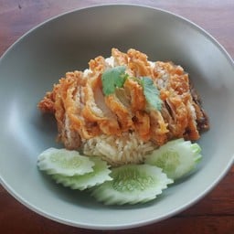 ข้าวมันไก่หน้าเต๊นท์