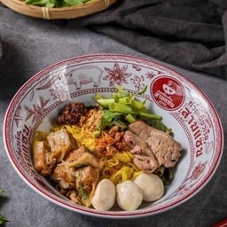 ก๋วยเตี๋ยวเรือเนื้ิอตุ๋น สามแซ่บ