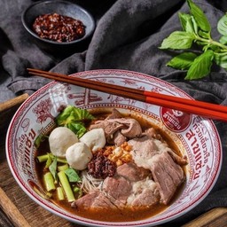 ก๋วยเตี๋ยวเรือเนื้อรวม สามแซ่บ