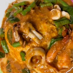 ข้าวไข่ข้นผัดพริกแกงทะเล