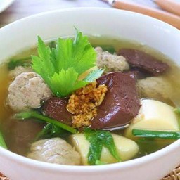 เกาเหลาเลือดหมู ใส่เต้าหู้ไข่ พิเศษ