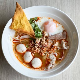 ก๋วยเตี๋ยวหมูต้มยำไข่ออนเซ็น