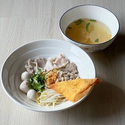 ก๋วยเตี๋ยวแห้งหมู