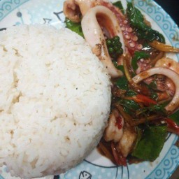 ผัดฉ่าทะเลราดข้าว