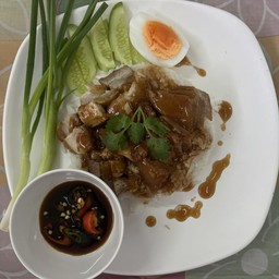 ข้าวหมูแดง + หมูกรอบ