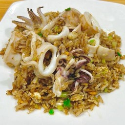 ข้าวผัดปลาหมึก