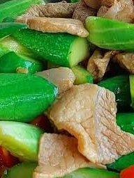 ข้าวแตงกวาผัดหมูชิ้น