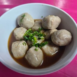 ก๋วยเตี๋ยว&ตามสั่ง&ลาบก้อย (ล้านประจำ) หลังแม็คโครแหลมฉบัง