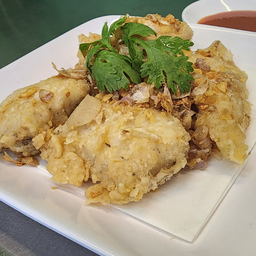 ปลากระพงทอดกระเทียม (ชิ้น )