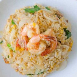 ข้าวผัดเลือกเนื้อสัตว์ด้านในค่ะ