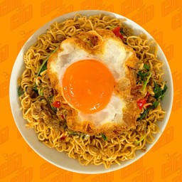 ผัดกระเพราหมูสับบะหมี่กึ่งสำเร็จรูป