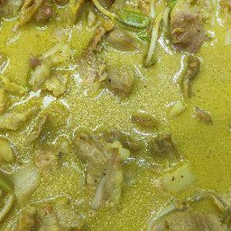 ขนมจีนน้ำยาแกงกะทิกระดูกอ่อน