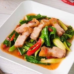 :คะน้าผัดหมูกรอบ.